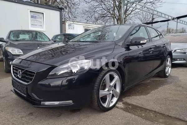 Volvo V40 — polovni automobil