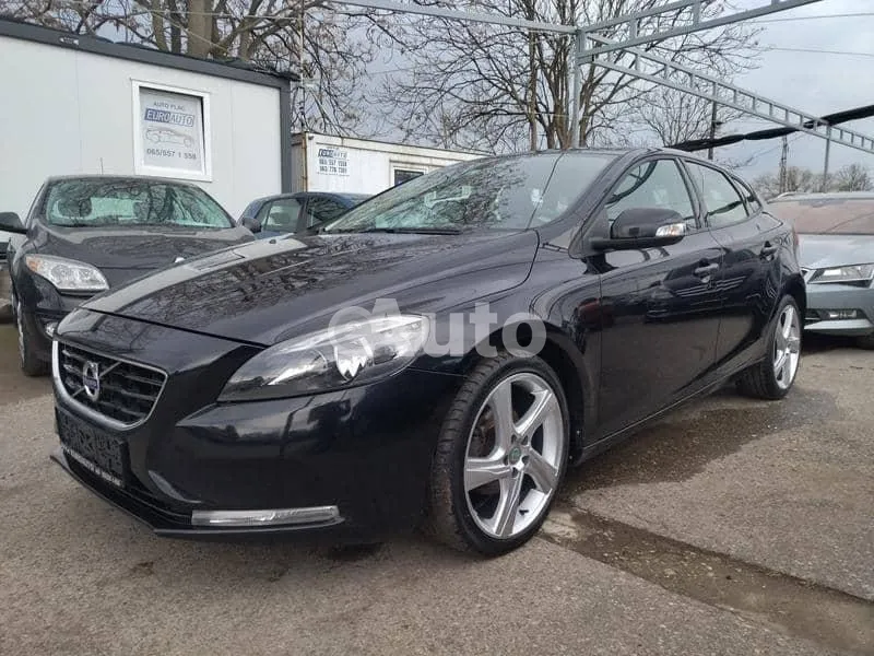 Volvo V40 — polovni automobil