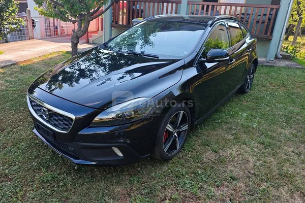 Volvo V40 — polovni automobil
