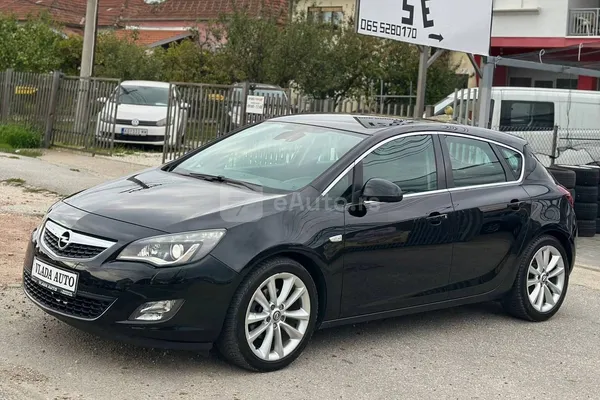 Opel Astra J — polovni automobil