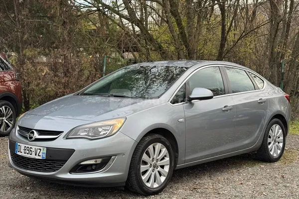 Opel Astra J — polovni automobil