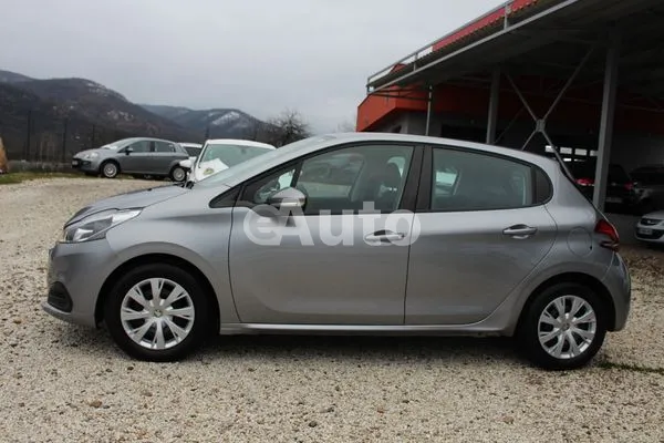 Peugeot 208 — polovni automobil