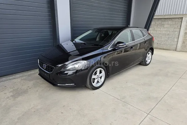 Volvo V40 — polovni automobil