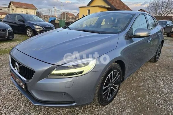 Volvo V40 — polovni automobil