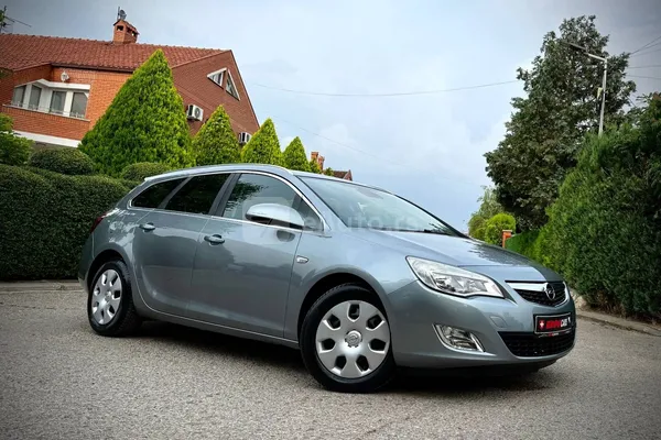 Opel Astra J — polovni automobil