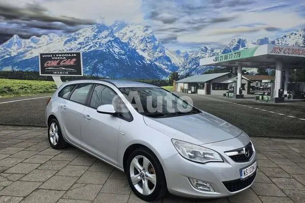 Opel Astra J — polovni automobil