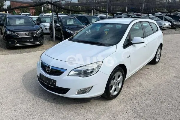 Opel Astra J — polovni automobil