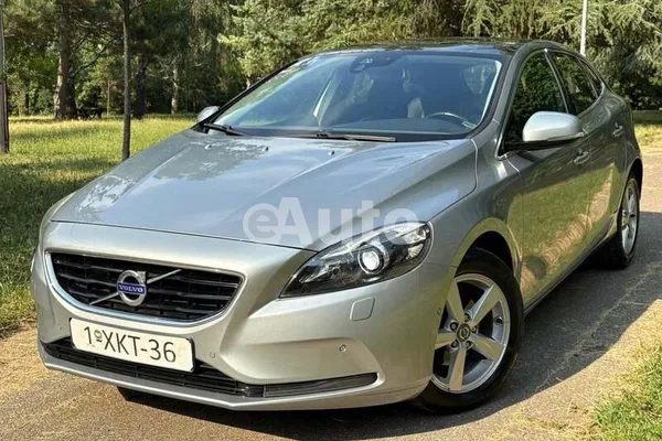 Volvo V40 — polovni automobil