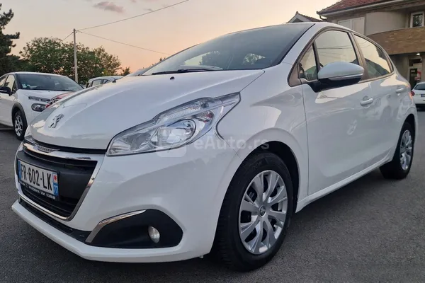 Peugeot 208 — polovni automobil