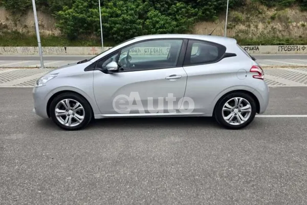 Peugeot 208 — polovni automobil