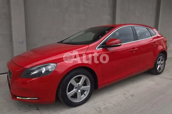 Volvo V40 — polovni automobil