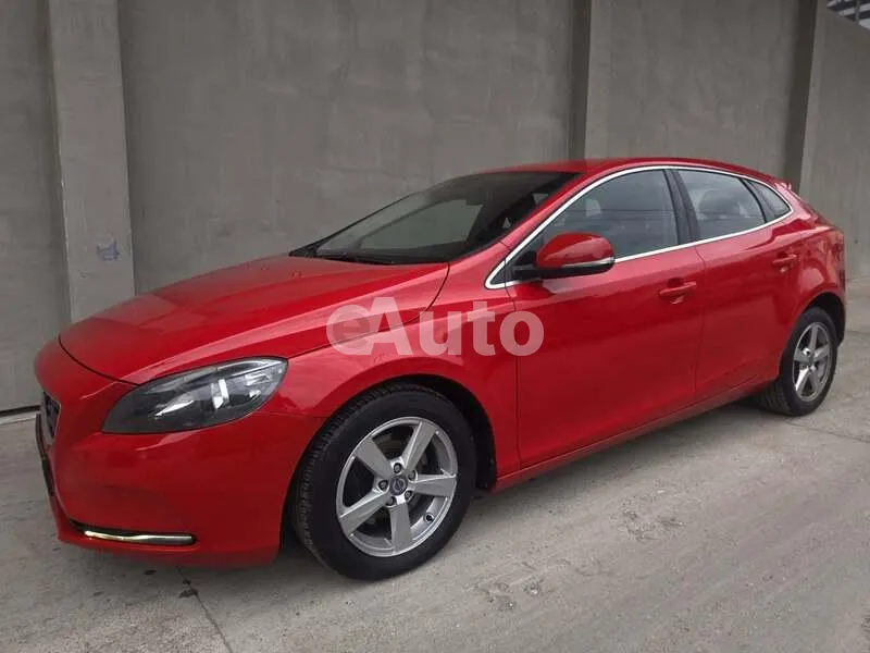 Volvo V40 — polovni automobil