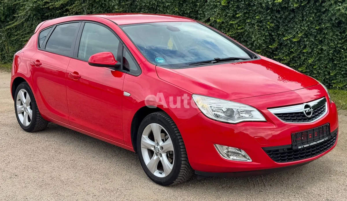 Opel Astra J — polovni automobil
