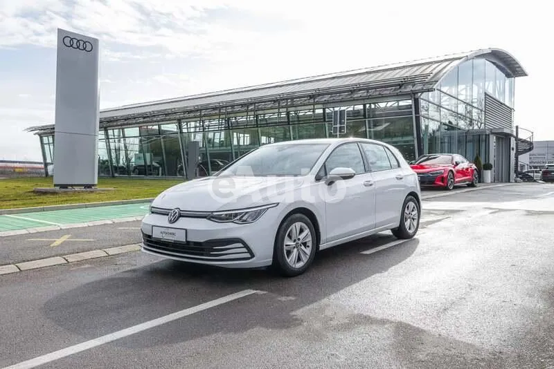 Volkswagen Golf 8 — polovni automobil