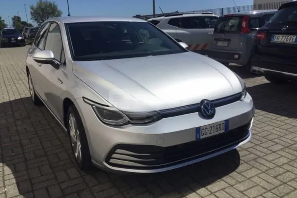 Volkswagen Golf 8 — polovni automobil