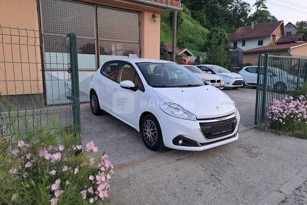 Peugeot 208 — polovni automobil