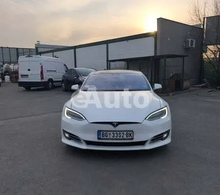 Tesla Model S — polovni automobil