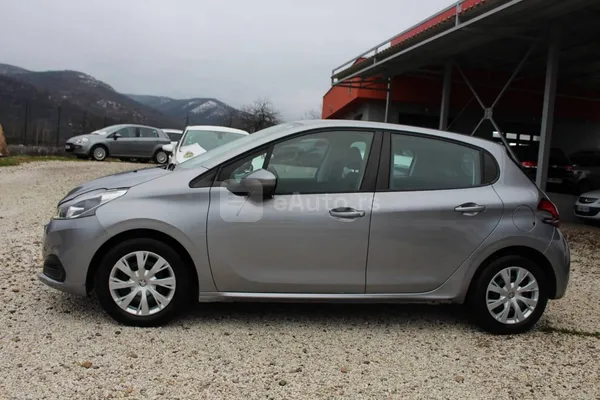 Peugeot 208 — polovni automobil