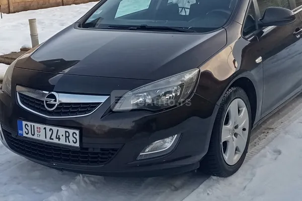 Opel Astra L — polovni automobil