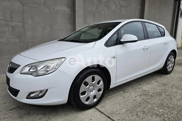 Opel Astra J — polovni automobil