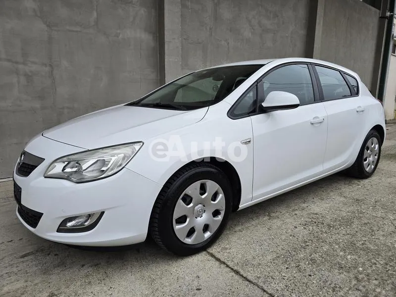 Opel Astra J — polovni automobil