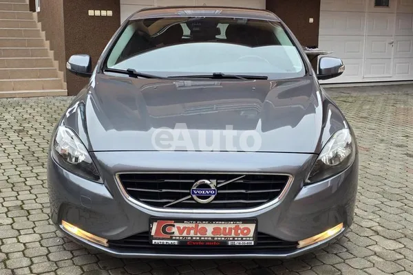 Volvo V40 — polovni automobil