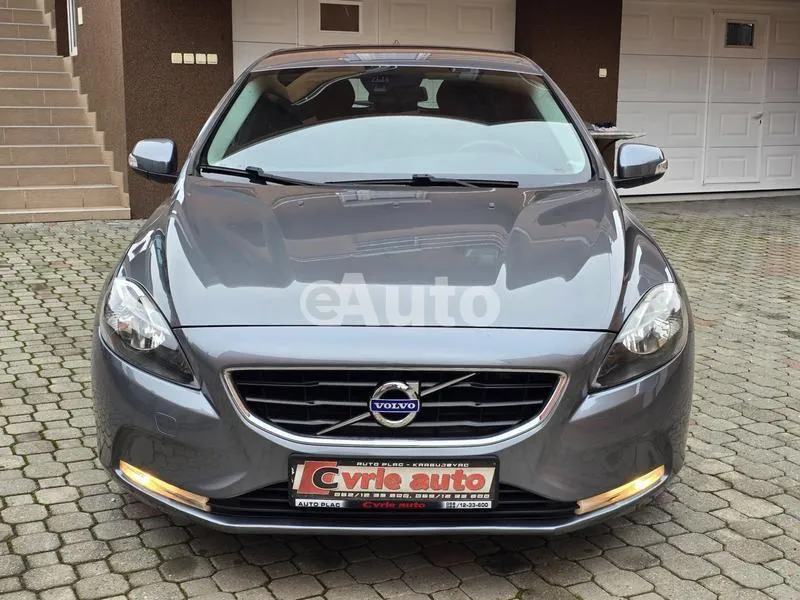 Volvo V40 — polovni automobil