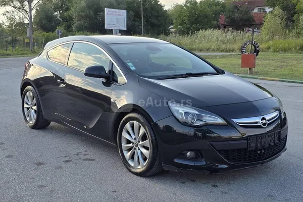 Opel Astra J — polovni automobil