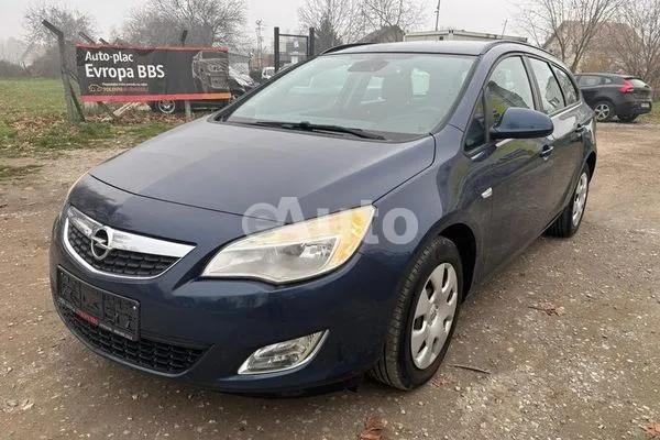 Opel Astra J — polovni automobil