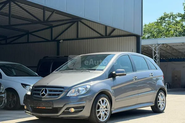 Mercedes Benz B 180 — polovni automobil