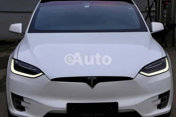 Tesla Model X — polovni automobil