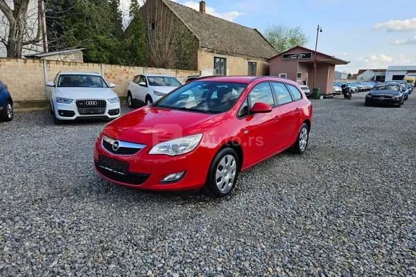 Opel Astra J — polovni automobil