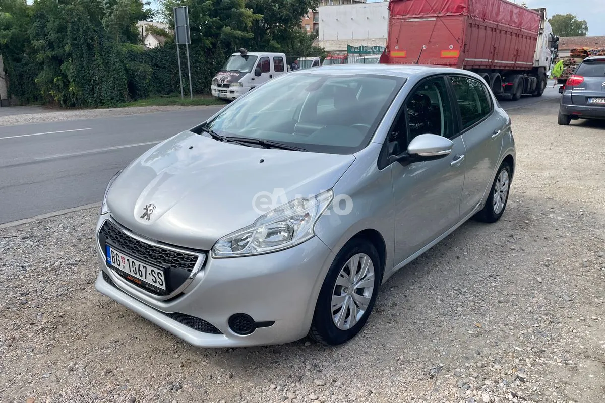 Peugeot 208 — polovni automobil
