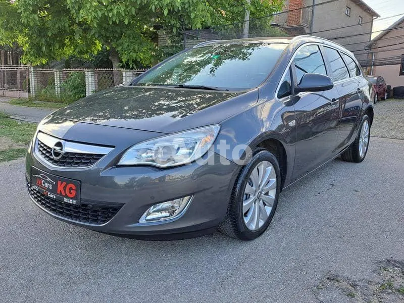 Opel Astra J — polovni automobil
