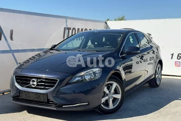 Volvo V40 — polovni automobil