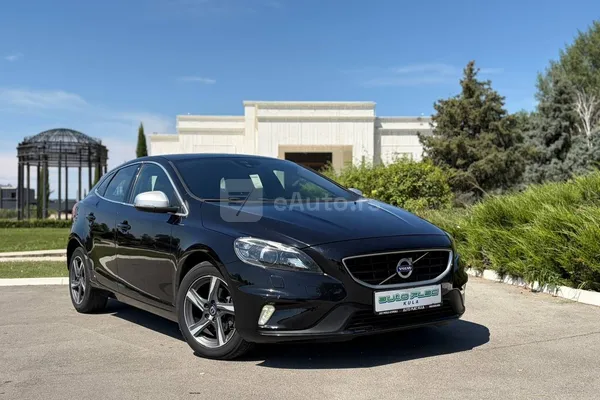 Volvo V40 — polovni automobil